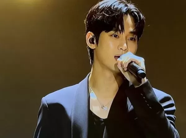 김수현, 가세연의 故김새론 뽀뽀 사진 폭로에도 입장 변화 無... 디즈니+ 넉오프 촬영 중