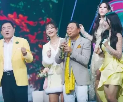 허리 굽었던 마라토너 이봉주, 희귀병 극복하고 트롯 무대 올라 해뜰날 열창