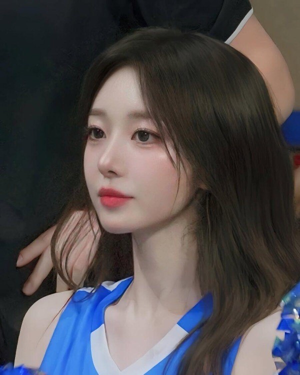 아이돌만큼 예쁘다는 초신성급 04년생 치어리더